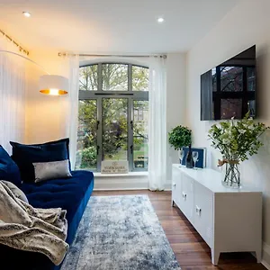 https://11-merchants-place.yorkshirehotels.net
