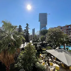 https://apartment-with-skanderbeg-square-view.albaniahotels.org